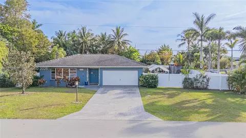 11400 Tara Dr, Plantation, FL 33325