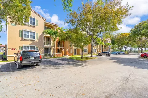 6700 NW 114th Ave #905, Doral, FL 33178