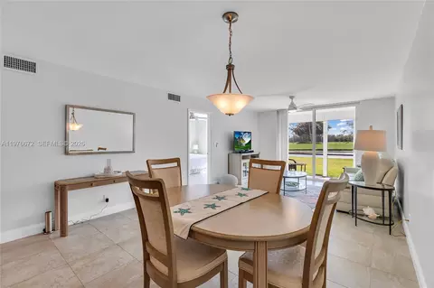 9320 S Hollybrook Lake Dr #108, Pembroke Pines, FL 33025