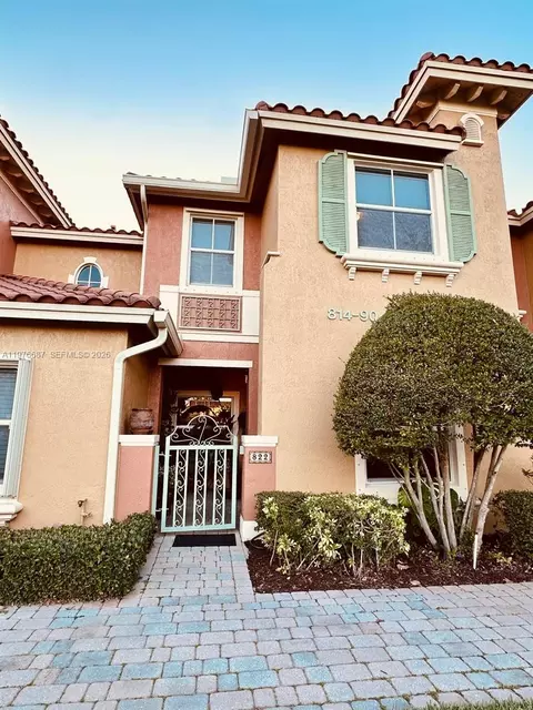 822 SW 143rd Ter #204, Pembroke Pines, FL 33027
