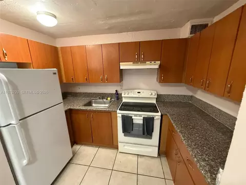 4732 SW 33rd Ave #103, Fort Lauderdale, FL 33312