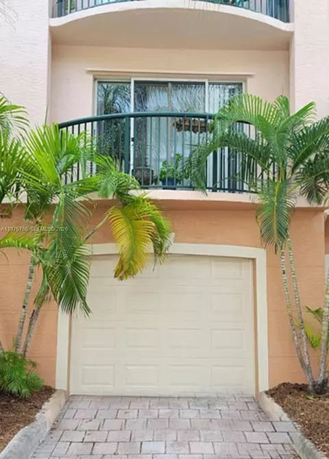 2033 SE 10th Ave #614, Fort Lauderdale, FL 33316