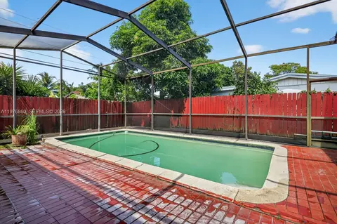 245 NE 175th St, North Miami Beach, FL 33162