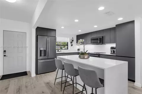 2172 NE 171st St, North Miami Beach, FL 33162