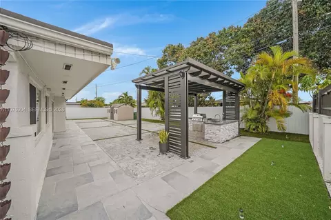 Exterior - 5635 W 13th Ct, Hialeah, FL 33012 photo 7 of 8
