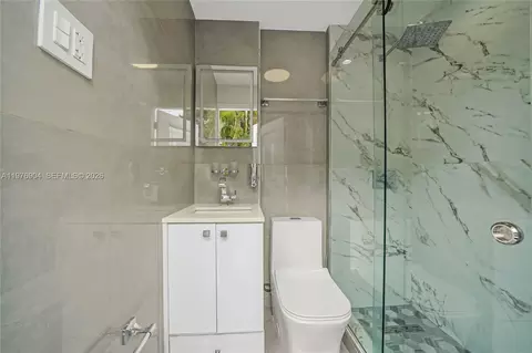 Bath - 5635 W 13th Ct, Hialeah, FL 33012 photo 4 of 4