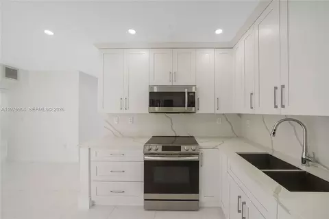 Kitchen - 5635 W 13th Ct, Hialeah, FL 33012 photo 2 of 4