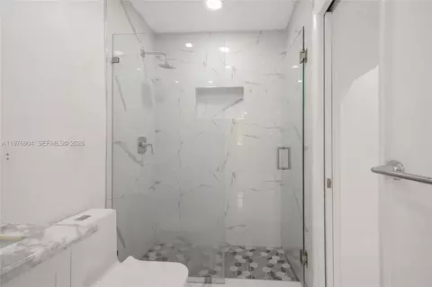 Bath - 5635 W 13th Ct, Hialeah, FL 33012 photo 3 of 4