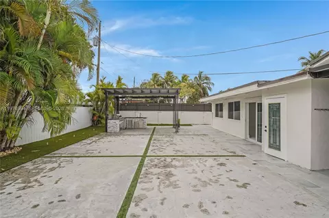 Exterior - 5635 W 13th Ct, Hialeah, FL 33012 photo 6 of 8