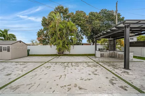 Exterior - 5635 W 13th Ct, Hialeah, FL 33012 photo 3 of 8