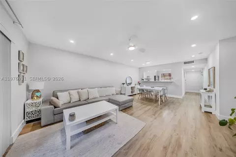 130 S Cypress Rd #612, Pompano Beach, FL 33060
