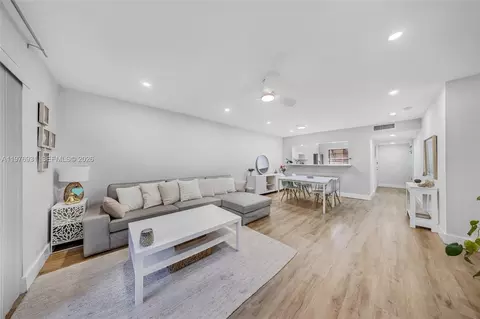 130 S Cypress Rd #612, Pompano Beach, FL 33060