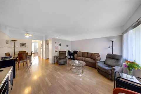 900 SW 10th Ter #8S, Hallandale Beach, FL 33009