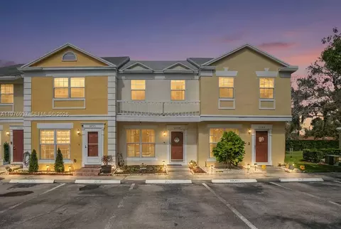 2929 Dorchester Ln, Hollywood, FL 33026