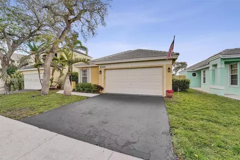 9304 Arborwood Cir, Davie, FL 33328