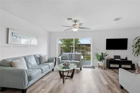4765 SW 14th St, Deerfield Beach, FL 33442