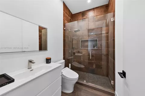 Bath - 3560 Paddock Rd, Weston, FL 33331 photo 5 of 8