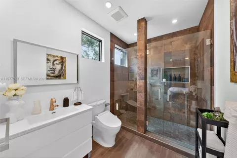 Bath - 3560 Paddock Rd, Weston, FL 33331 photo 4 of 8