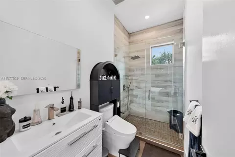 Bath - 3560 Paddock Rd, Weston, FL 33331 photo 7 of 8