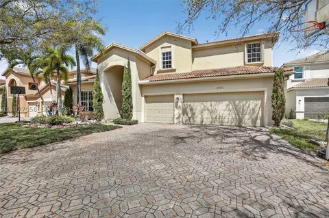 19151 N Hibiscus St, Weston, FL 33332