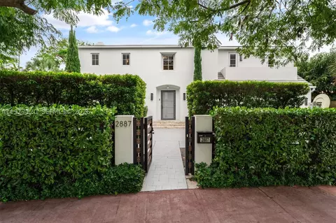2887 Pine Tree Dr, Miami Beach, FL 33140