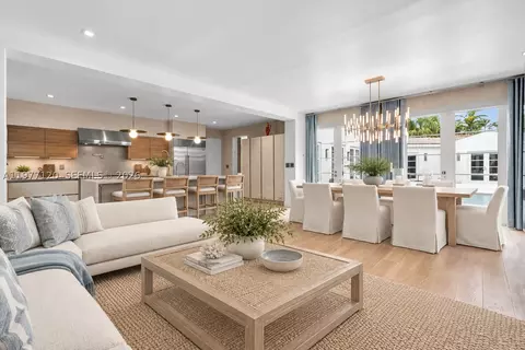 2887 Pine Tree Dr, Miami Beach, FL 33140