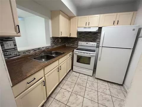 3710 NW 21st St #211, Lauderdale Lakes, FL 33311