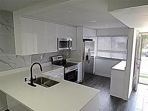 3591 Inverrary Dr #203, Lauderhill, FL 33319