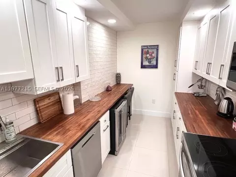 4001 Hillcrest Dr #1014, Hollywood, FL 33021