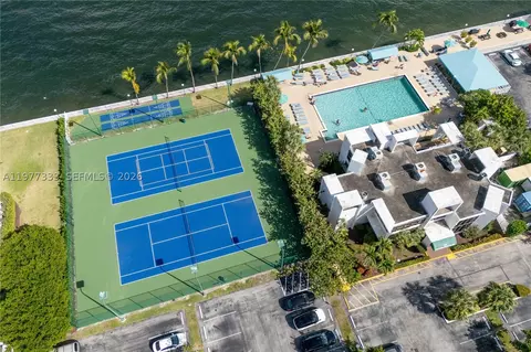 1000 Parkview Dr #222, Hallandale Beach, FL 33009