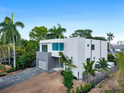 7701 Coquina Dr, North Bay Village, FL 33141