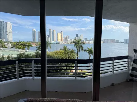 3600 Mystic Pointe Dr #615, Aventura, FL 33180