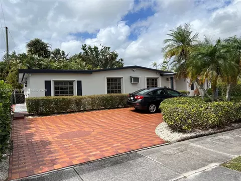 18160 NW 82nd Ave, Hialeah, FL 33015