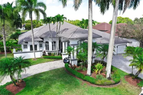 2418 Poinciana Ct, Weston, FL 33327