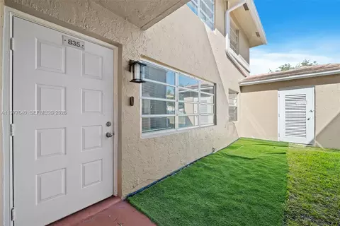 835 Twin Lakes Dr #30-C, Coral Springs, FL 33071