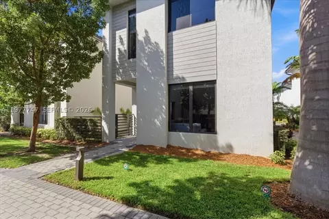 4395 NW 80th Ct, Doral, FL 33166