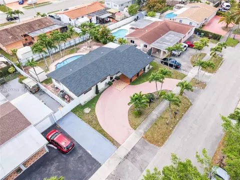 View/Area - 1100 W 53rd Ter, Hialeah, FL 33012 photo 5 of 12