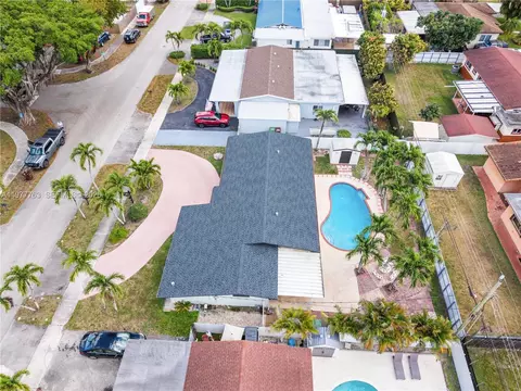 View/Area - 1100 W 53rd Ter, Hialeah, FL 33012 photo 8 of 12