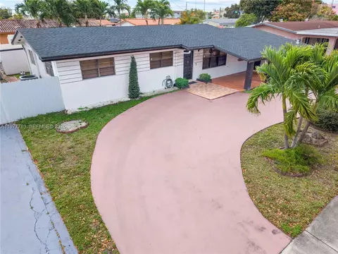 View/Area - 1100 W 53rd Ter, Hialeah, FL 33012 photo 2 of 12