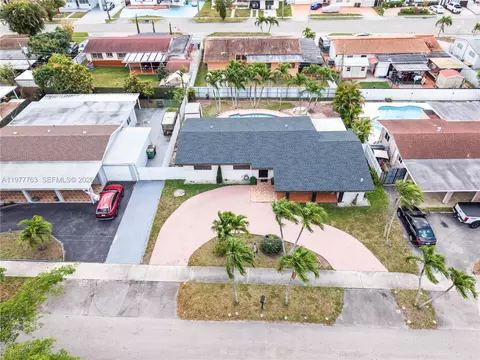 View/Area - 1100 W 53rd Ter, Hialeah, FL 33012 photo 3 of 12