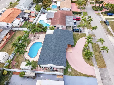 View/Area - 1100 W 53rd Ter, Hialeah, FL 33012 photo 7 of 12