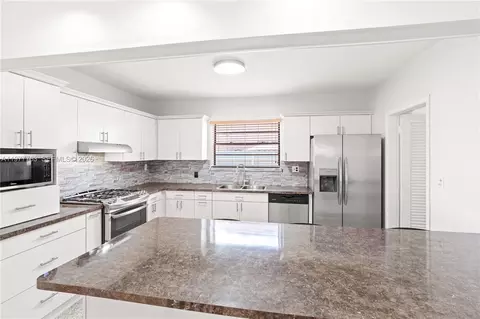 Kitchen - 1100 W 53rd Ter, Hialeah, FL 33012 photo 3 of 5