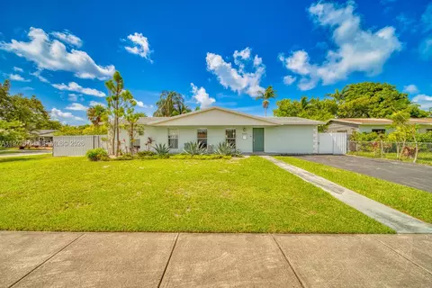9104 SW 180th St, Palmetto Bay, FL 33157