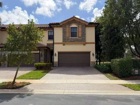 12350 S Village Cir, Davie, FL 33325