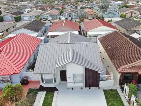 2566 W 73rd Pl, Hialeah, FL 33016