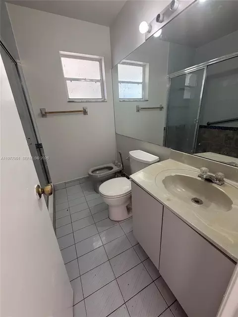 Bath - 2566 W 73rd Pl, Hialeah, FL 33016 photo 1 of 3