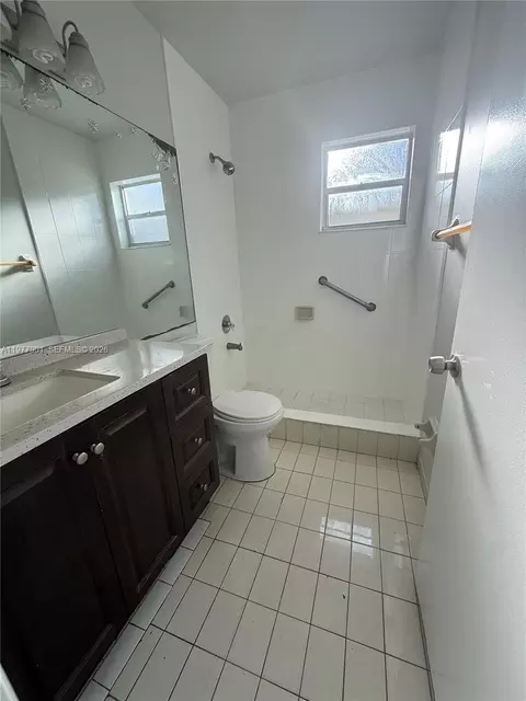 Bath - 2566 W 73rd Pl, Hialeah, FL 33016 photo 3 of 3