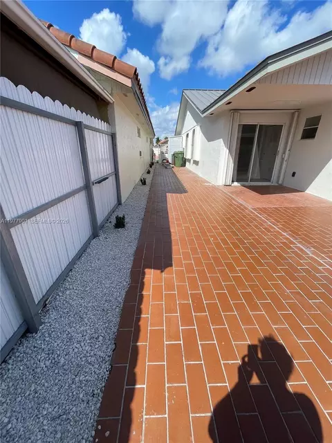 Exterior - 2566 W 73rd Pl, Hialeah, FL 33016 photo 2 of 3