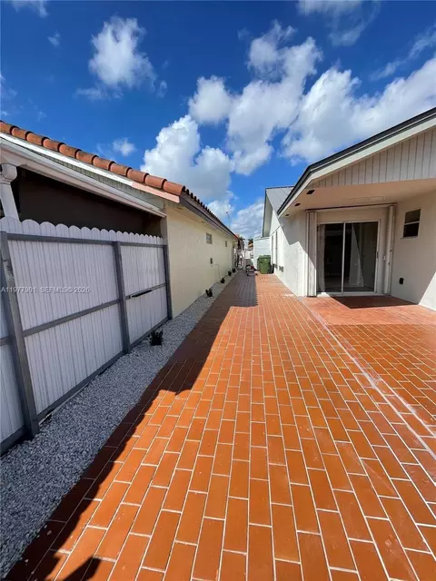Exterior - 2566 W 73rd Pl, Hialeah, FL 33016 photo 3 of 3
