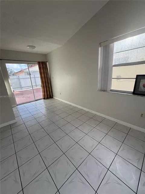 Living - 2566 W 73rd Pl, Hialeah, FL 33016 photo 4 of 5